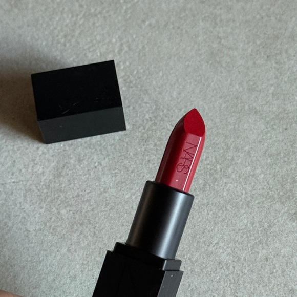 NARS Audacious Lipstick – Dolores (Mini) - Picture 2 of 3